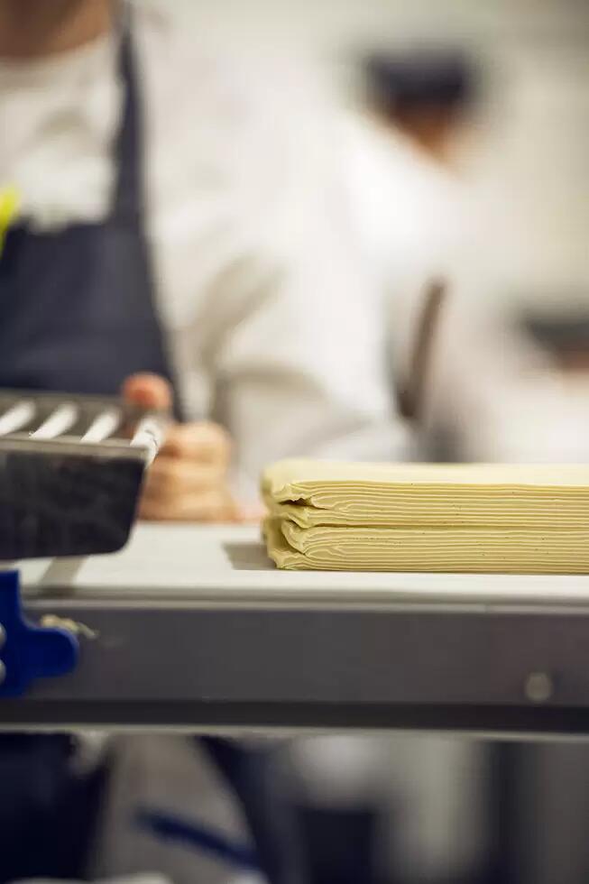 Fat layers in pastry dough